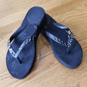 BCBG FLIP FLOPS